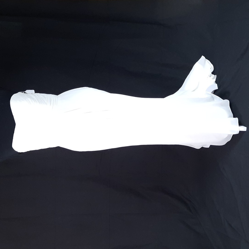 David's Bridal Bridesmade/Wedding Gown size 6 White